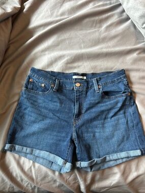 Levi’s Classic Mid-Rise Blue Denim Cuffed Women’s Shorts